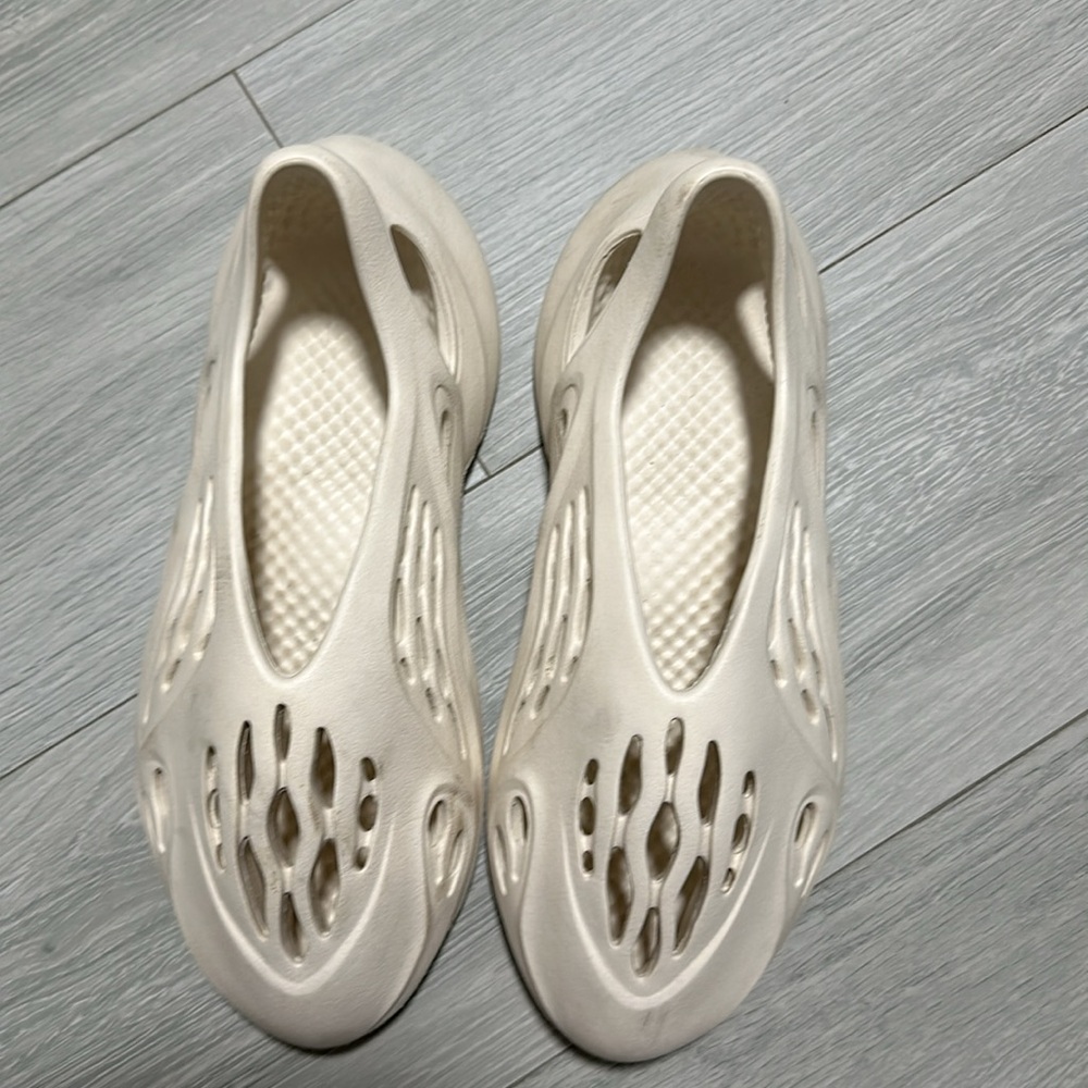 2021 Yeezy Foam Runner Sand - Picture 3 of 6